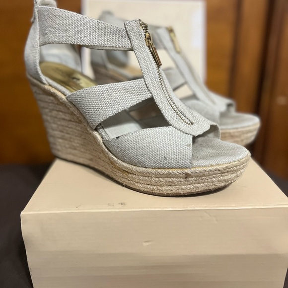 MICHAEL KORS WEDGE SANDAL - Picture 2 of 5